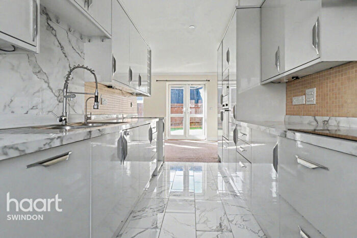 4 Bedroom Town House To Rent In Torun Way, Swindon, SN25