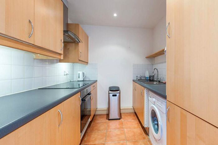2 Bedroom Flat To Rent In Chicksand Street, Brick Lane, London, E1