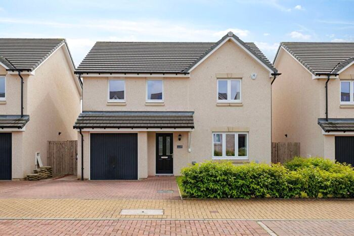 4 Bedroom Detached House For Sale In Macquarrie Crescent, Dunfermline, KY11
