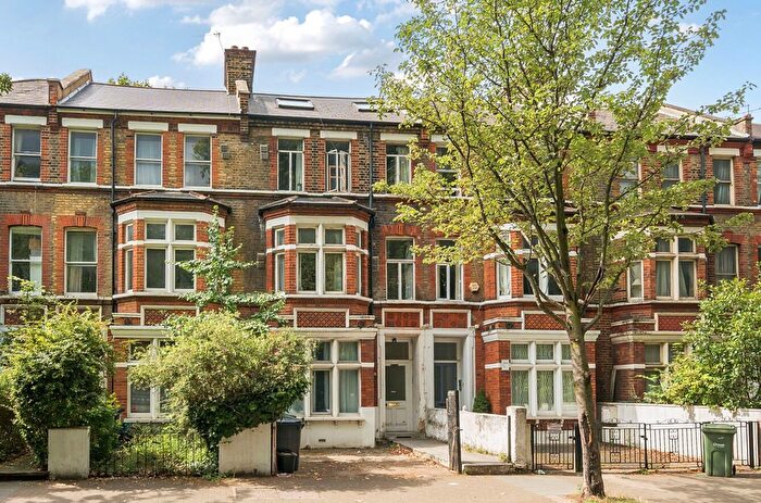 2 Bedroom Flat For Sale In Fentiman Road, London, SW8