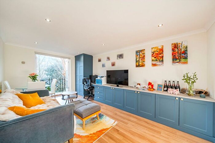 1 Bedroom Flat For Sale In Brompton Park Crescent, Fulham, SW6