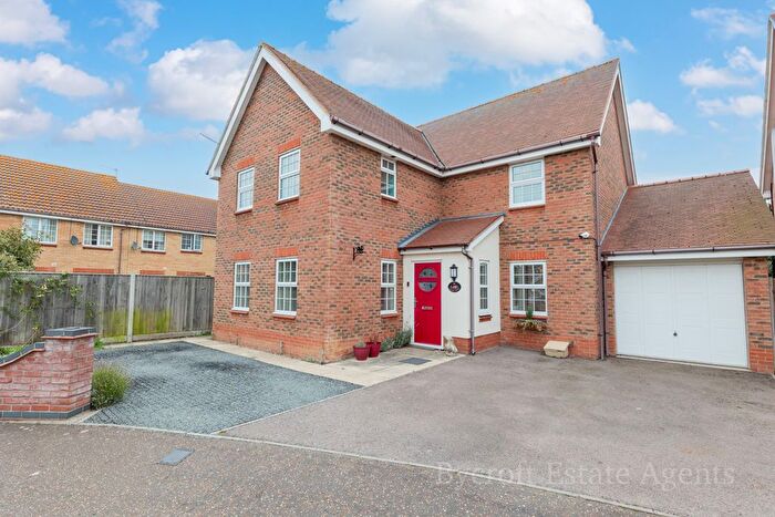 4 Bedroom Detached House For Sale In Carrel Road, Gorleston, Great Yarmouth, NR31