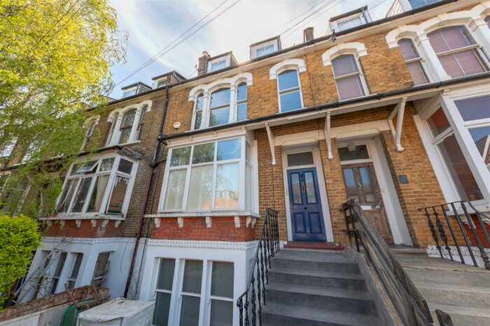 1 Bedroom Apartment To Rent In Clarendon Road, South Woodford, E18