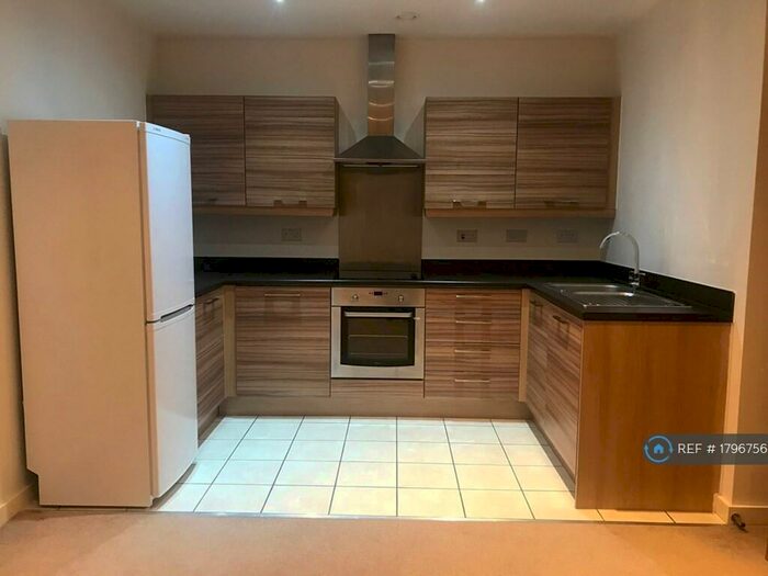 2 Bedroom Flat To Rent In Houseman Crescent, Manchester, M20