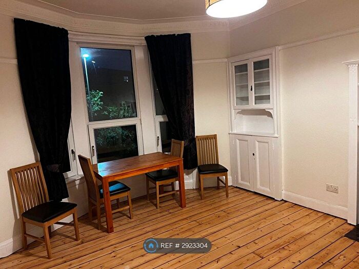 2 Bedroom Flat To Rent In Kilmarnock Road, Glasgow, G43