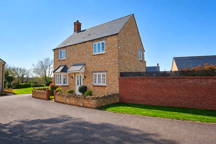 3 Bedroom Detached House For Sale In Tew Road, Roade, Northampton, NN7