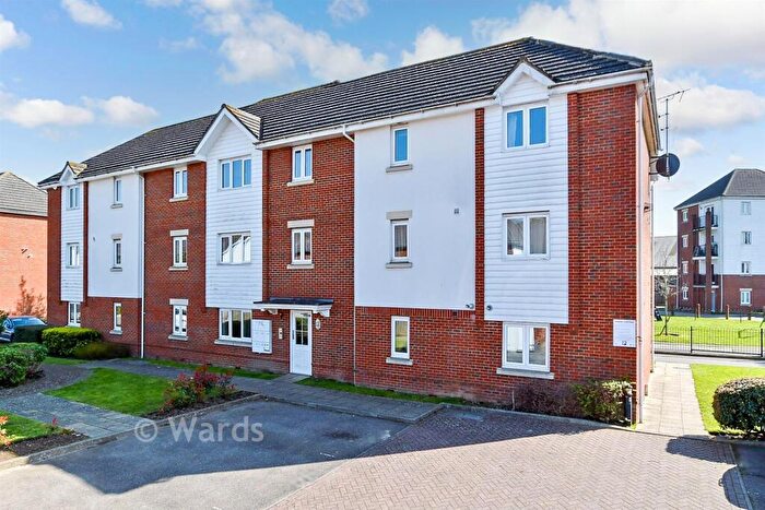 1 Bedroom Flat For Sale In Ingram Close, Larkfield, Kent, ME20