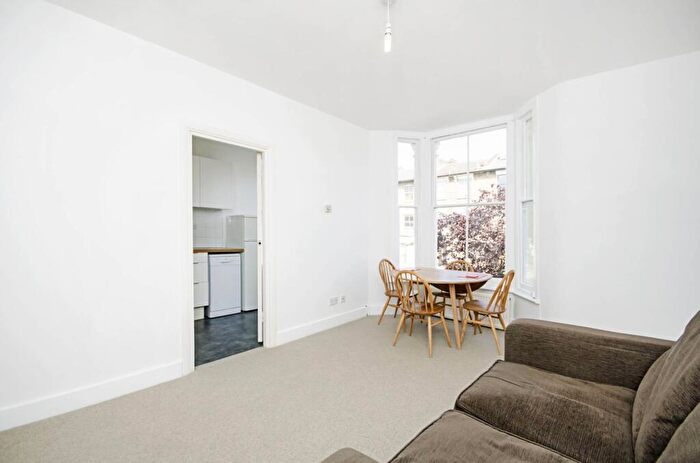 1 Bedroom Flat To Rent In Graham Road, Hackney, London, E8