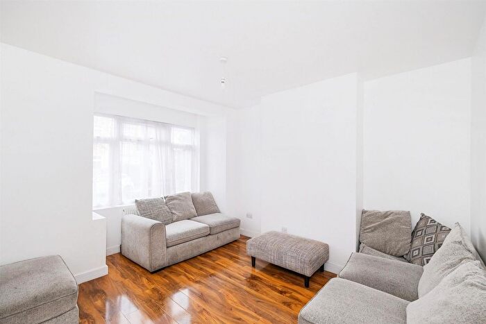 3 Bedroom Terraced House For Sale In Cavendish Drive, London, E11