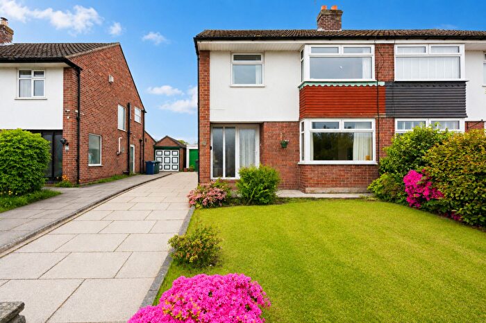 3 Bedroom Semi-Detached House For Sale In Langdale Drive, Burscough, L40