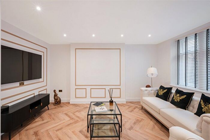 2 Bedroom Maisonette For Sale In Prince Edward Mansions, Bayswater, W2