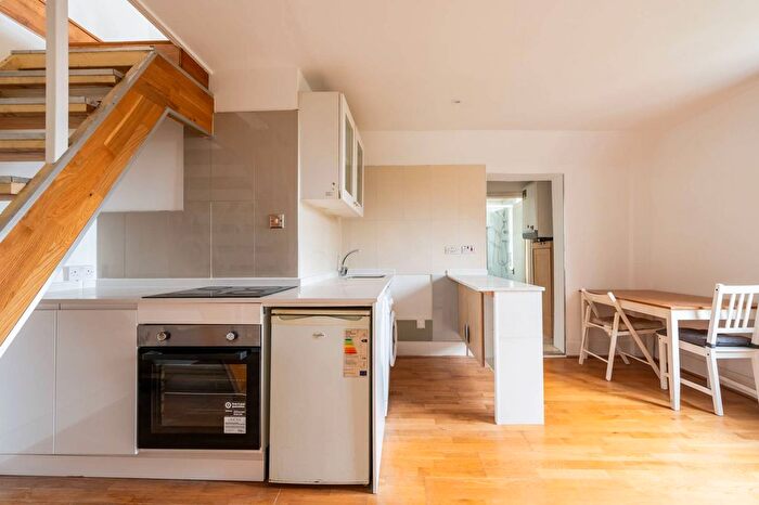 1 Bedroom Flat To Rent In Green Lanes, London, Da, Harringay, London, N4