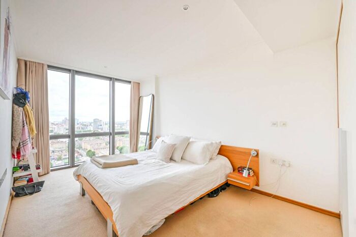 2 Bedroom Flat For Sale In West India Quay, Canary Wharf, London, E14