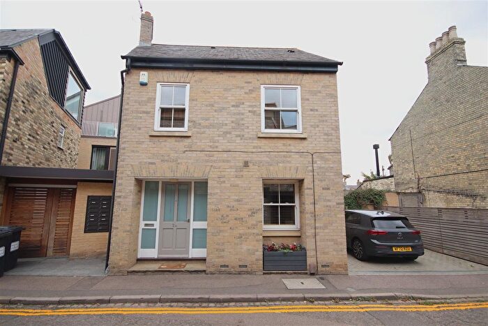 3 Bedroom Property To Rent In Trafalgar Road, Cambridge, CB4