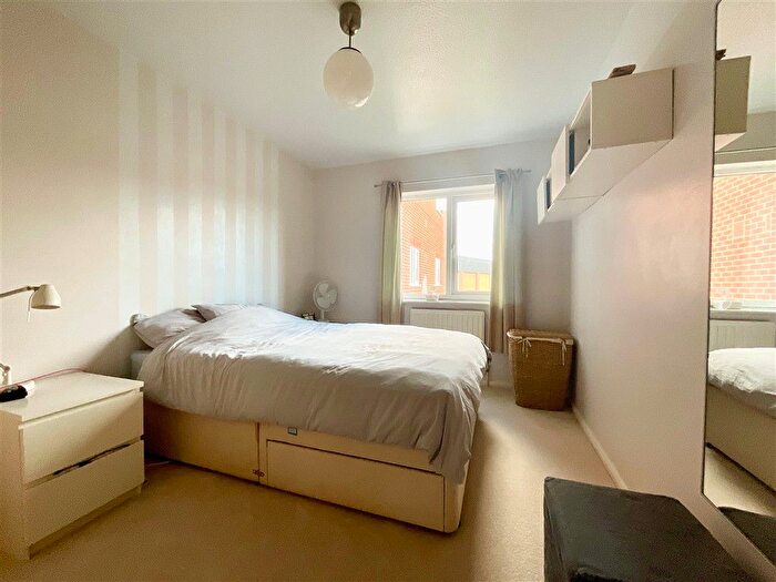 2 Bedroom Flat For Sale In Berwick Way, Sevenoaks, Kent, TN14