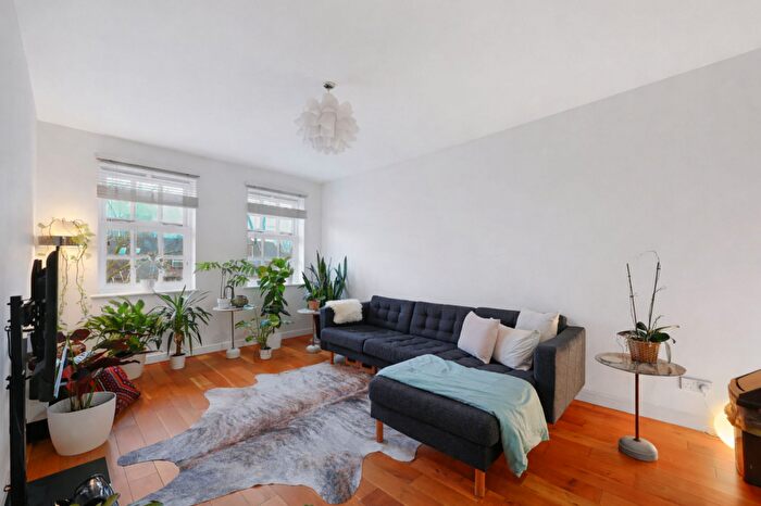 2 Bedroom Flat To Rent In Cassland Road, London, E9