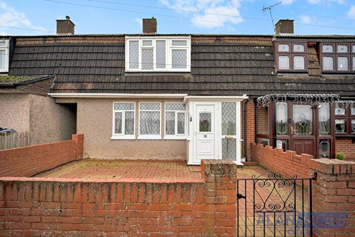 3 Bedroom Terraced House For Sale In Chigwell View, RM5