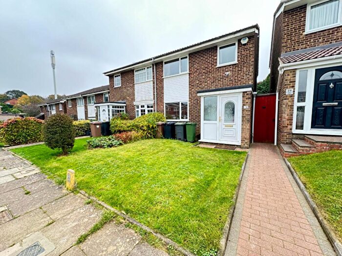 3 Bedroom Semi-Detached House To Rent In Brill Close, Luton, Bedfordshire, LU2