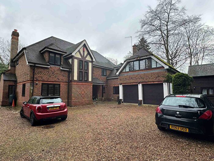 6 Bedroom Detached House To Rent In Pinewood Close, Northwood, HA6