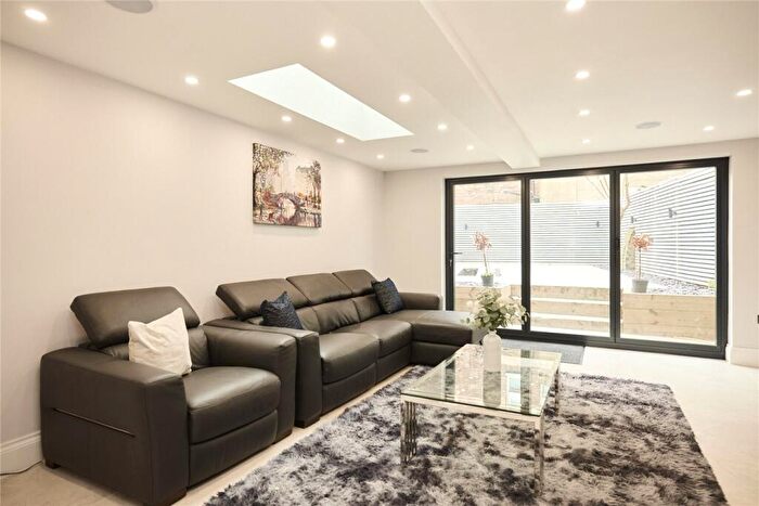 5 Bedroom Town House To Rent In Grayling Road, London, N16