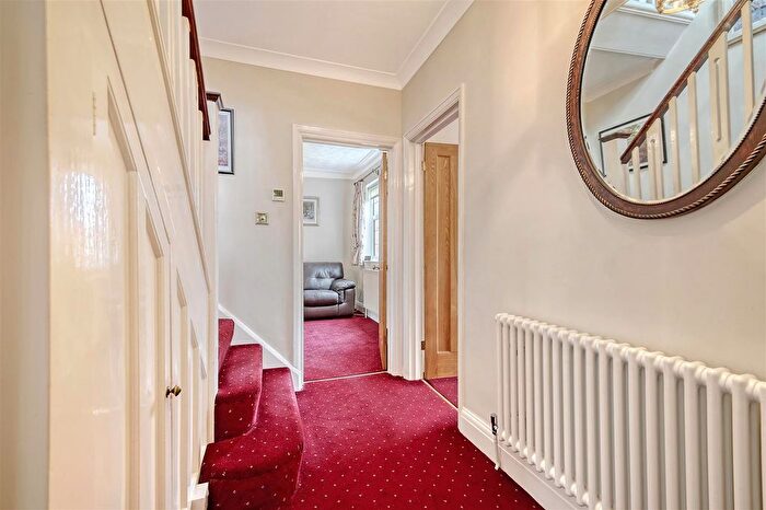 3 Bedroom Semi-Detached House For Sale In Wood View, Grays, RM17