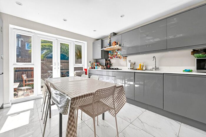 5 Bedroom Property To Rent In Merrow Street, Walworth, SE17