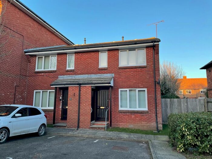 1 Bedroom Property To Rent In Churchdale Road, Eastbourne, BN22