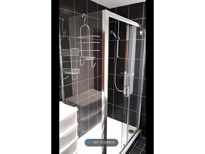 2 Bedroom Flat To Rent In Clapham Manor Street, London, SW4