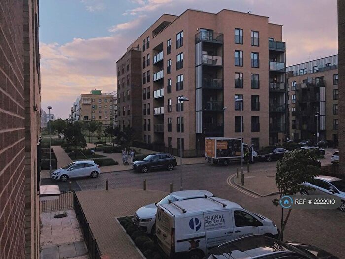 3 Bedroom Flat To Rent In Image Court, Romford, RM7