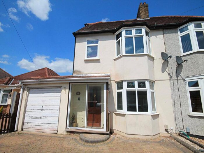 3 Bedroom Semi Detached House For Sale In Grosvenor Road, Romford, RM7