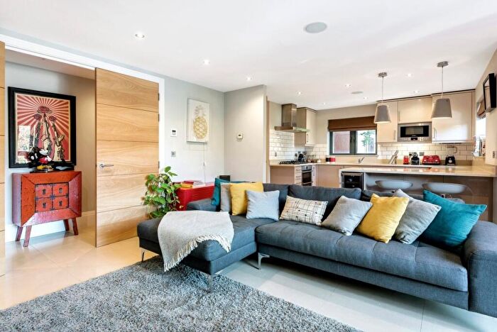 2 Bedroom Flat For Sale In Sydenham Hill, Sydenham, London, SE26