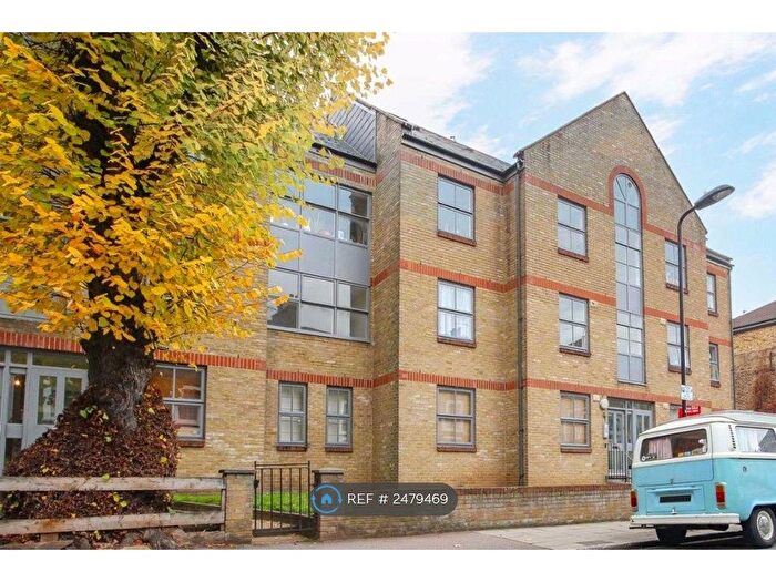 1 Bedroom Flat To Rent In Horton Road, London, E8