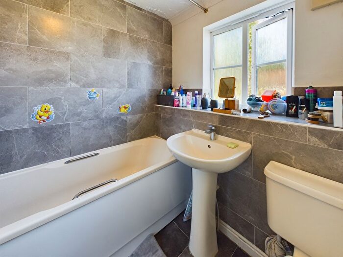 3 Bedroom Semi-Detached House For Sale In Wallace Close, King's Lynn, PE30
