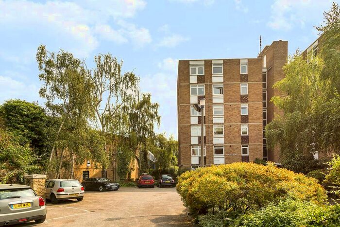 2 Bedroom Flat To Rent In Sandycombe Road, Kew, Richmond, TW9