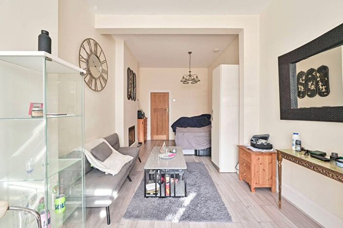 3 Bedroom Property For Sale In Bulwer Road, Barnet, EN5