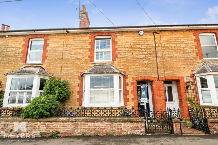 2 Bedroom Cottage For Sale In Station Road, Milborne Port, DT9