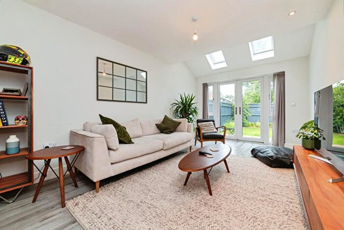 2 Bedroom Semi-Detached House For Sale In Chapelfield Close, Welwyn Garden City, AL7