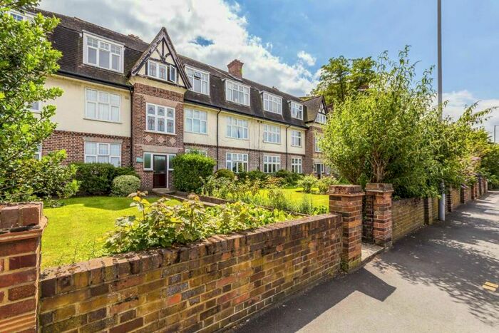 2 Bedroom Flat To Rent In Portsmouth Road, Surbiton, KT6
