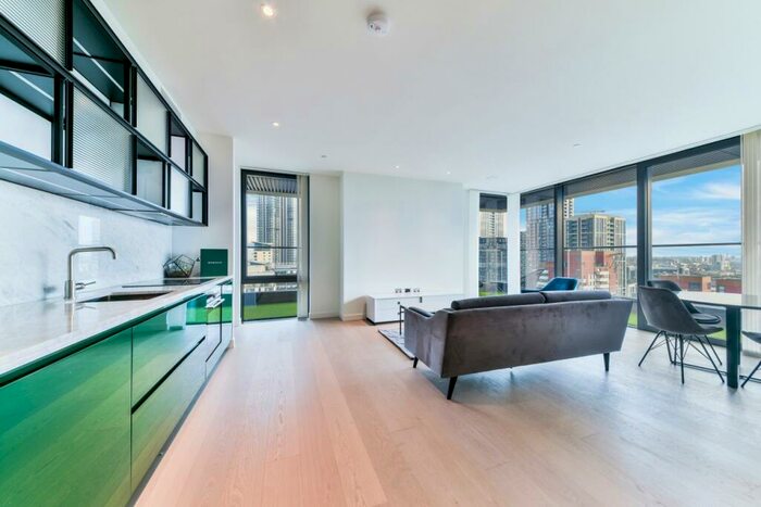 2 Bedroom Flat To Rent In Bagshaw Building, Wardian, Wards Place, Isle Of Dogs, London, E14
