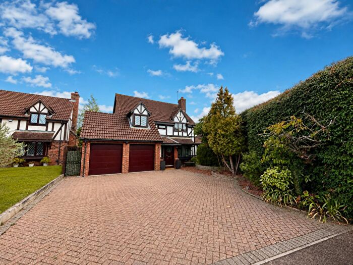 4 Bedroom Detached House For Sale In Olympia Close, East Hunsbury, Northampton, NN4