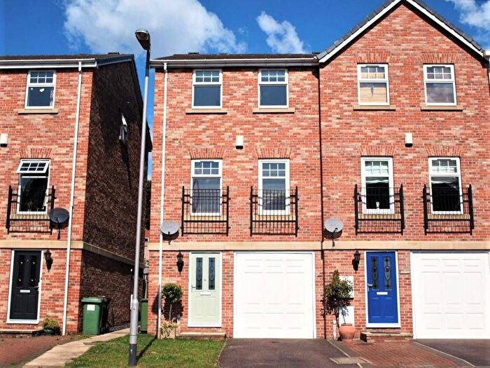 3 Bedroom End Of Terrace House To Rent In The Courtyard, Wakefield, WF2