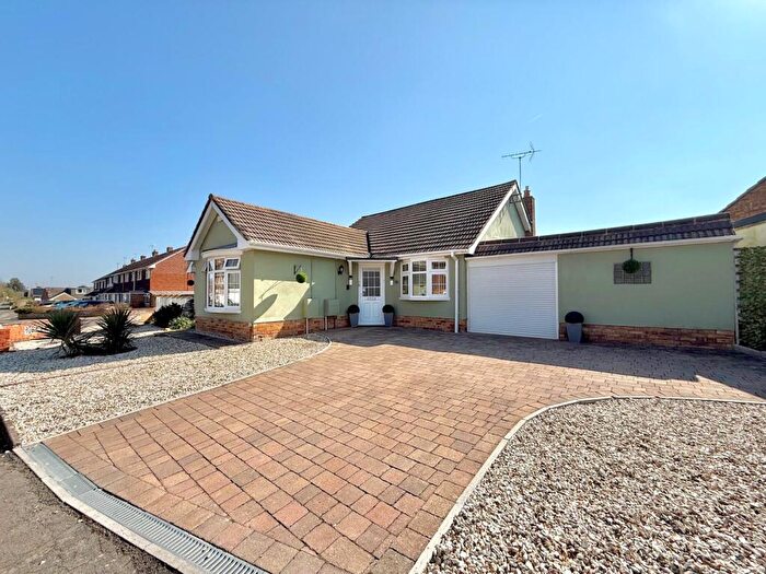 2 Bedroom Detached Bungalow For Sale In Boness Road, Wroughton, Swindon, SN4