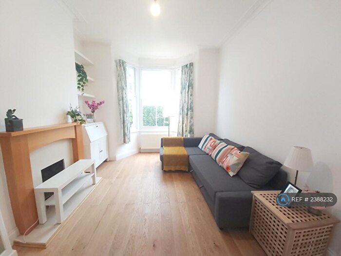 2 Bedroom Maisonette To Rent In Cambray Road, London, SW12