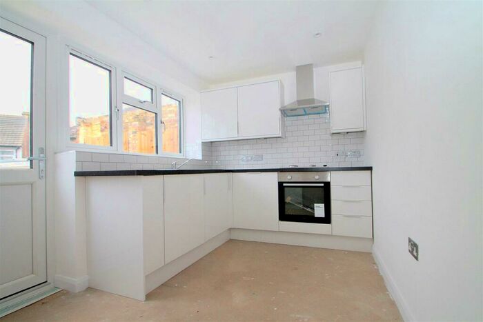 2 Bedroom Detached Bungalow To Rent In Crown Road, Sittingbourne, ME10