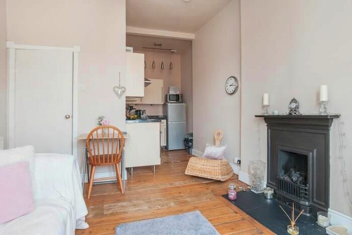 1 Bedroom Flat To Rent In Caledonian Crescent, Edinburgh, EH11