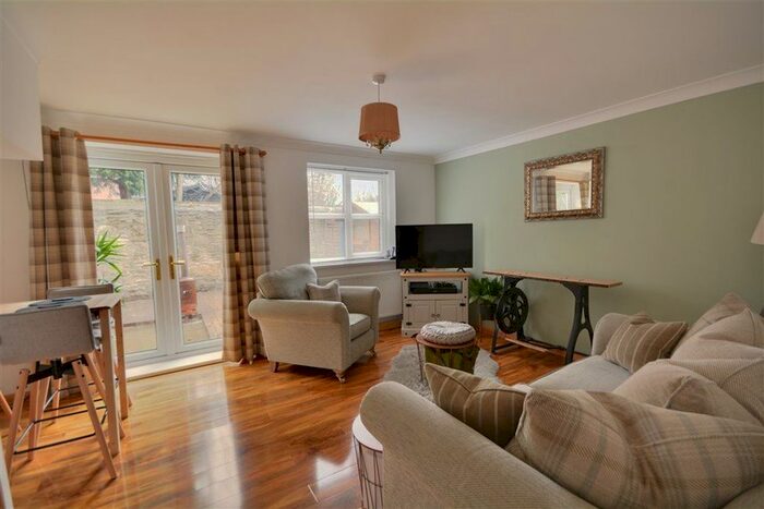 3 Bedroom Town House To Rent In Vicars Mews, Brotherton, WF11