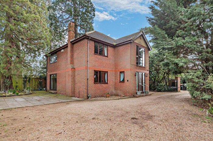 5 Bedroom Detached House For Sale In Watling Street, Bletchley, Milton Keynes, MK1