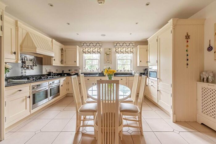 3 Bedroom Flat For Sale In Old Redding, Harrow Weald, Harrow, HA3