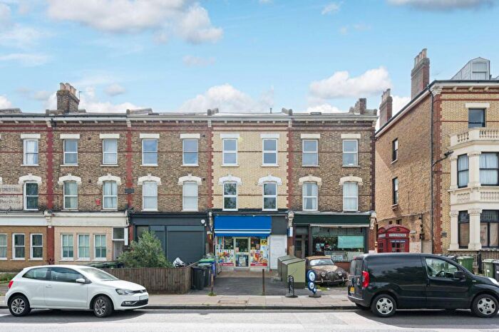 3 Bedroom Flat To Rent In Wood Vale, Forest Hill, London, SE23