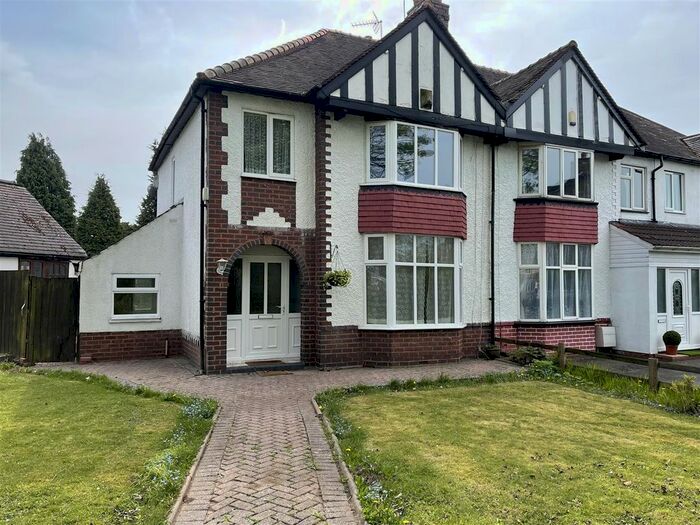 3 Bedroom Semi-Detached House To Rent In Sutton Road, Walsall, WS5